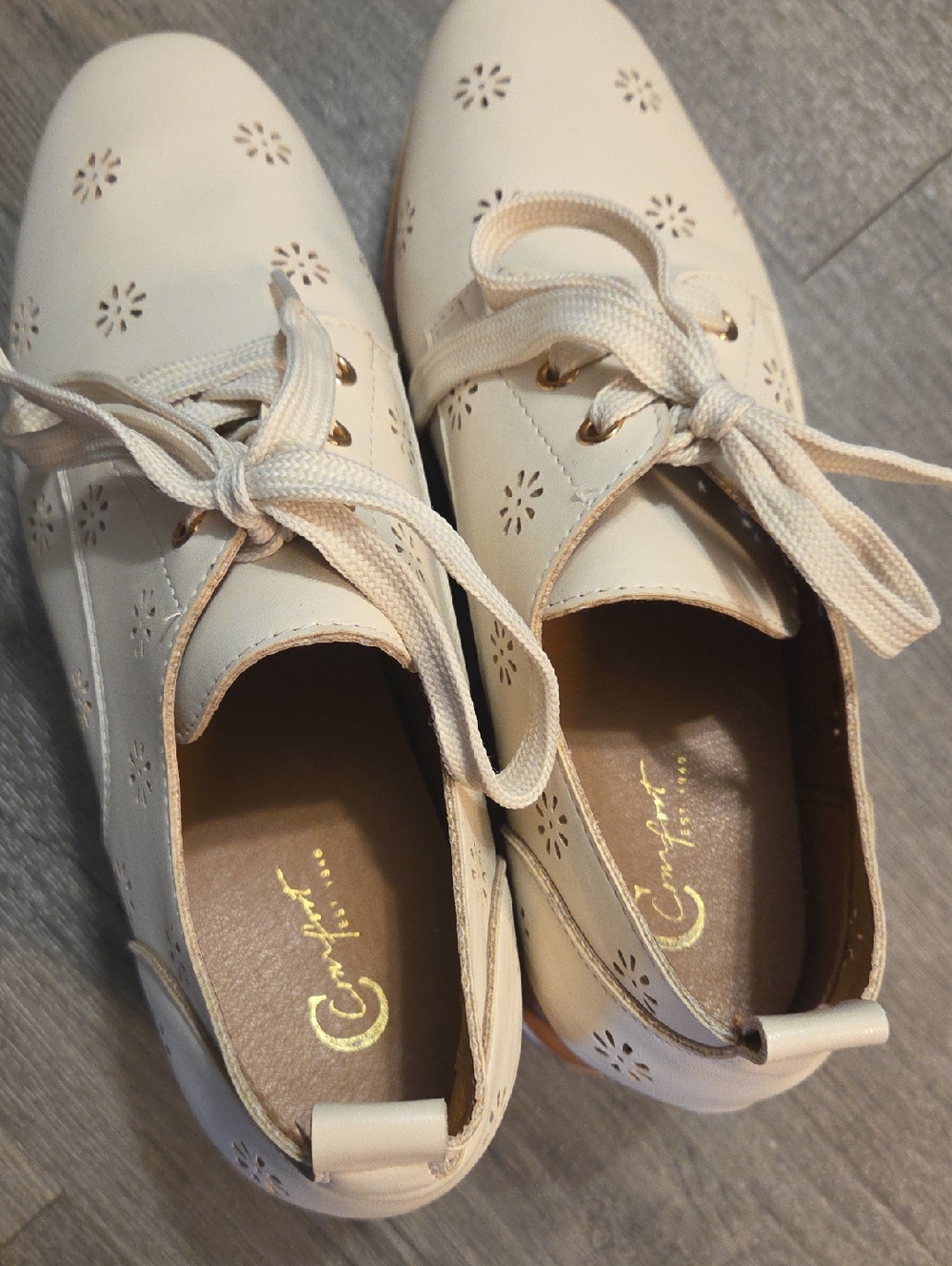 Light Cream Women's Lace-Up Platform Oxfords - Picture 11 of 14